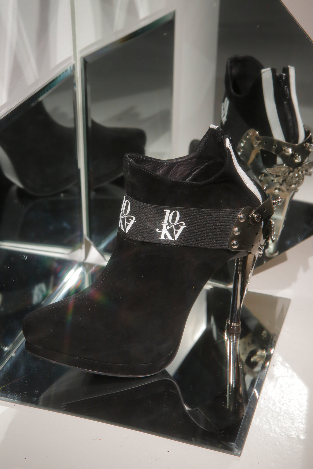 Bota de tacón de aguja 10KA “Cyber-Spine”