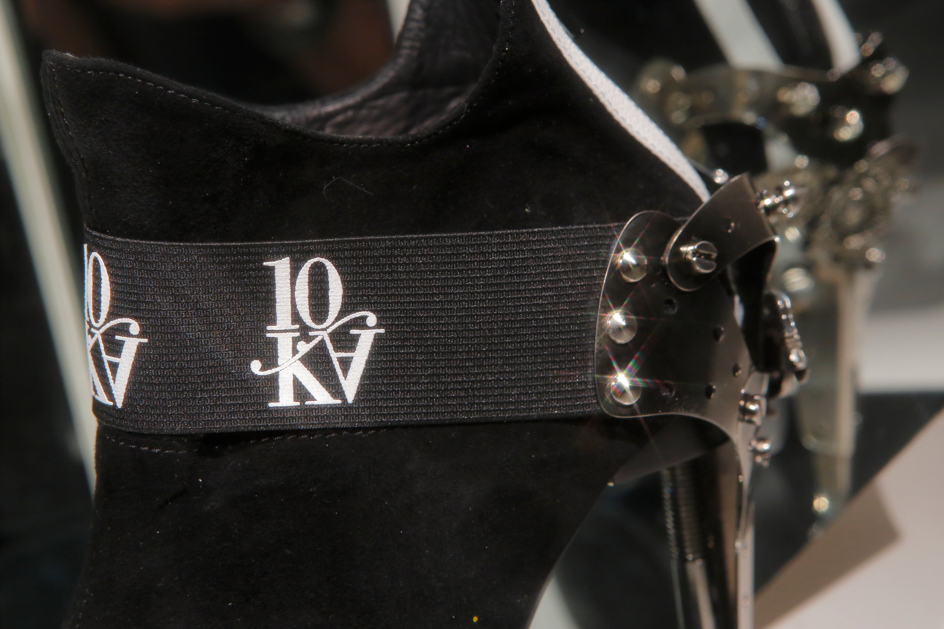 Bota de tacón de aguja 10KA “Cyber-Spine”