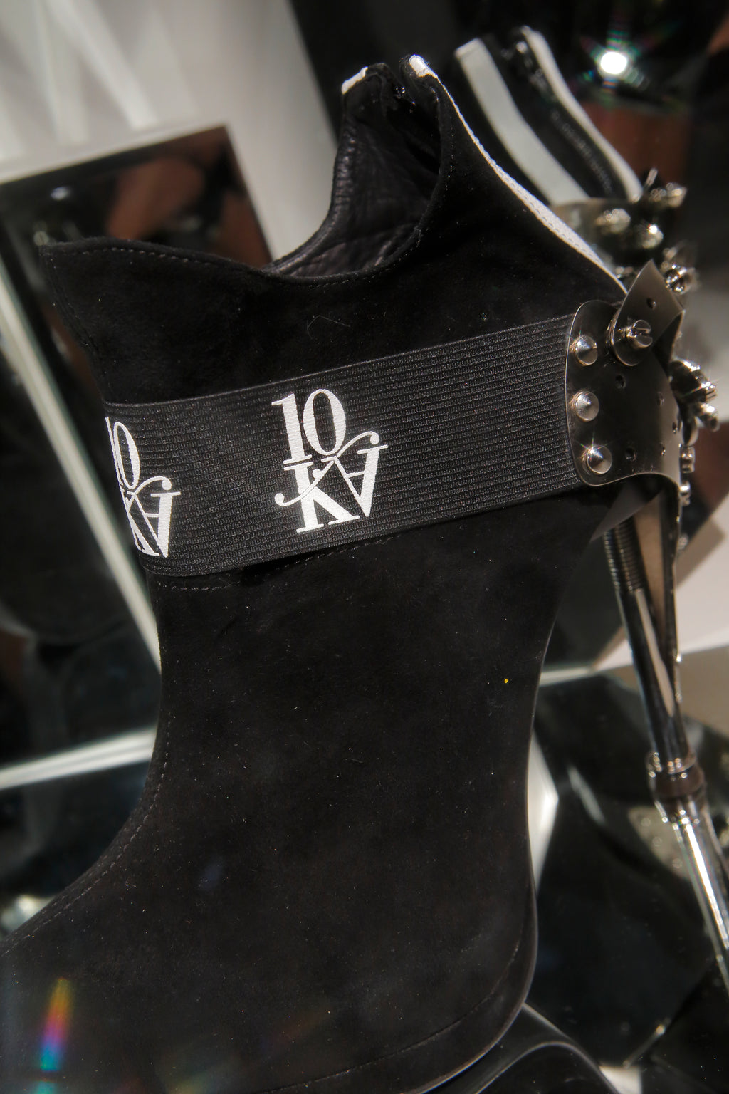 Bota de tacón de aguja 10KA “Cyber-Spine”