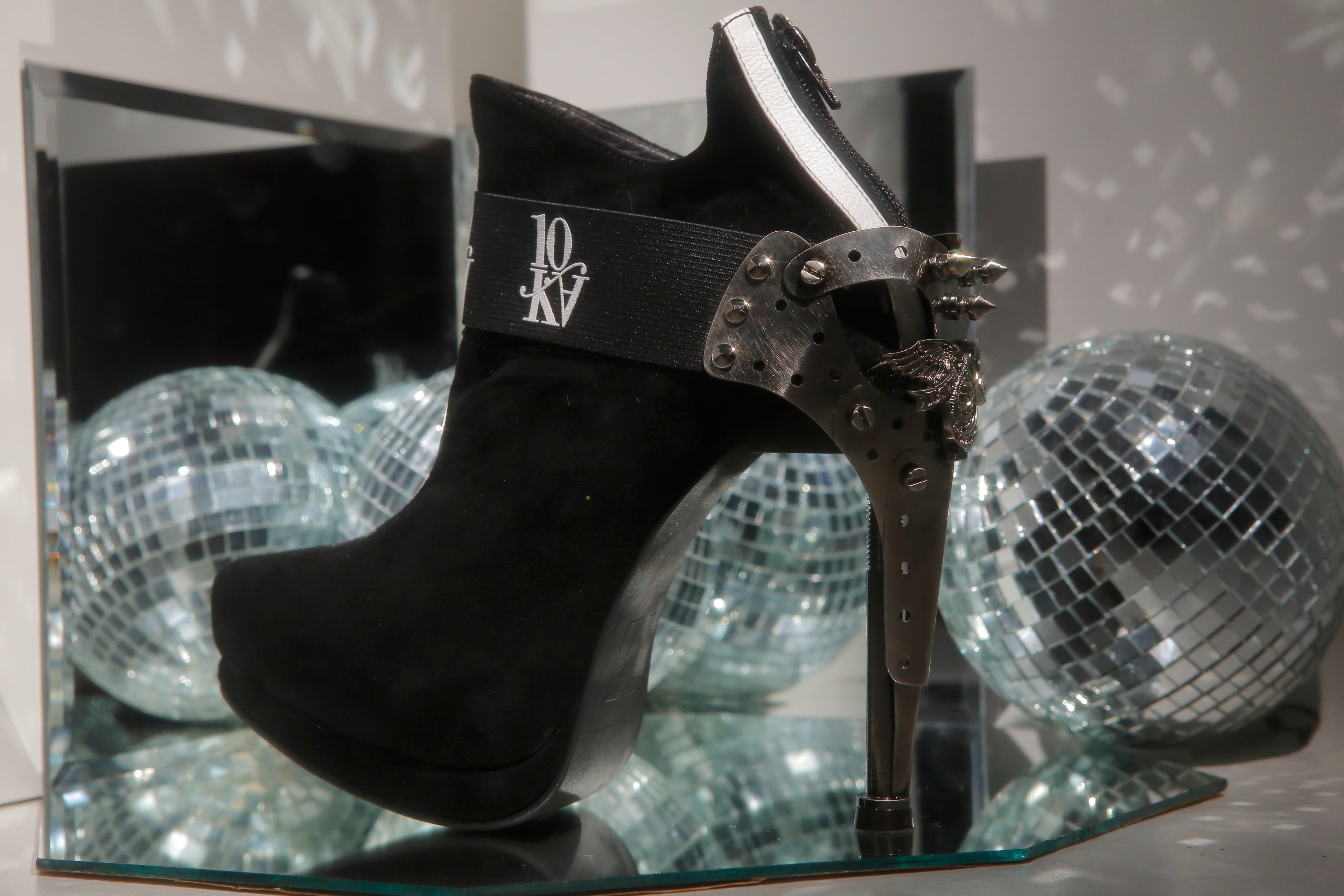 Bota de tacón de aguja 10KA “Cyber-Spine”