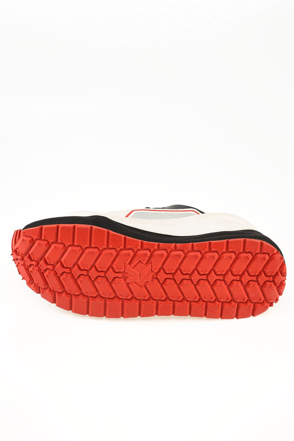 CHUNKY REBEL // EDICIÓN PARA HOMBRES Creado para quienes no esperan el futuro, corren hacia él.